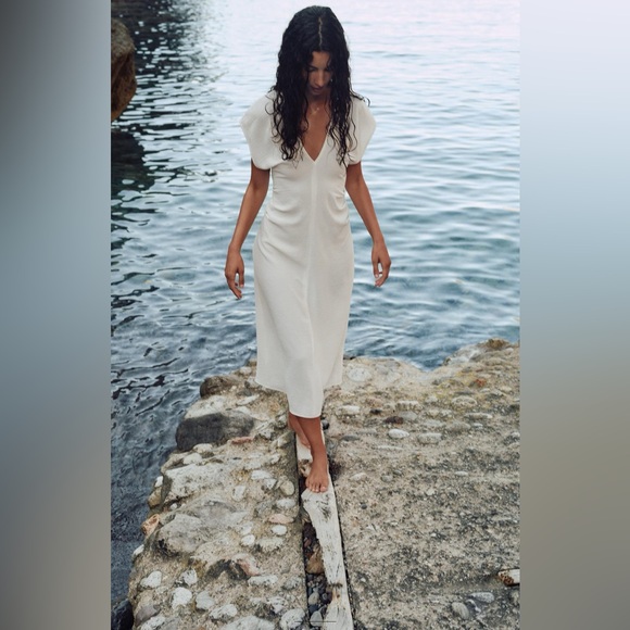 Flowy gathered dress - Picture 1 of 4